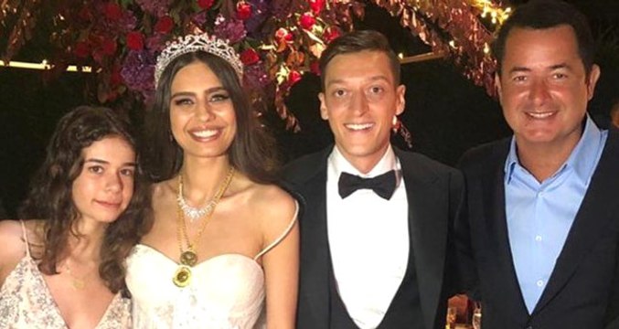 Fenerbahçeli taraftarlardan Acun Ilıcalı'ya mesaj: Acun abi Mesut'u Fener'e getir