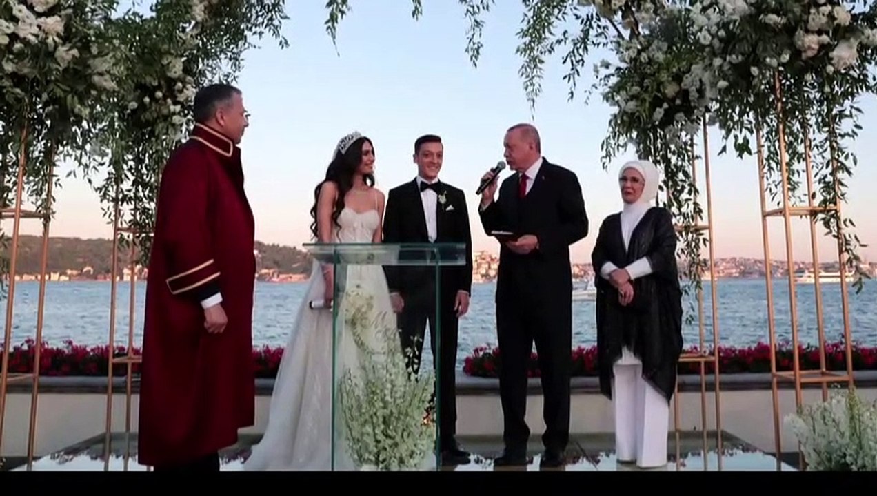 Mesut Özil heiratet Ex-Miss Türkei mit dem Segen von Erdogan