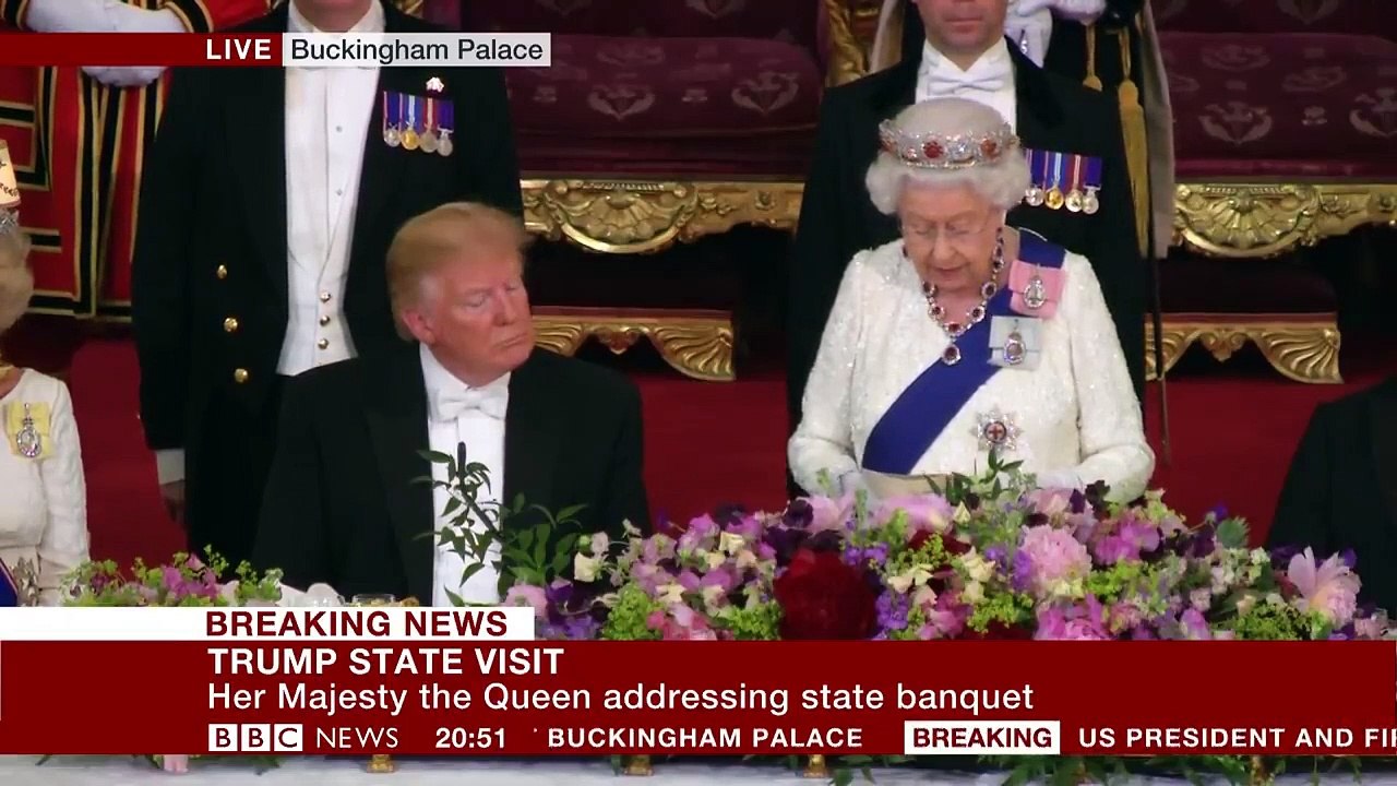 the Queen making a speech to welcome the US president - BBC News
