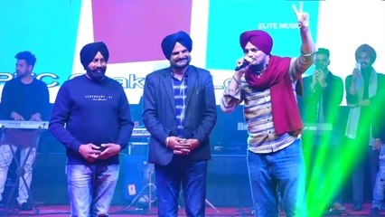 Sidhu Moosewala first time introduce his father during live show