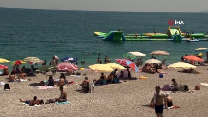 Antalya'da sahillerde bayram sonu yoğunluğu