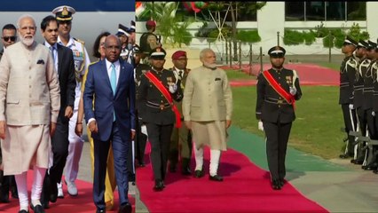 Guard of honour to PM Narendra Modi in Maldives | Oneindia News