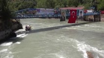 - Dünya Rafting Şampiyonası heyecanı antrenmanla başladı- Dünya Rafting Federasyonu Başkanı Danilo...