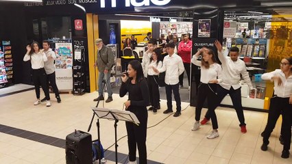 Pont-à-Mousson : Nina chante et danse