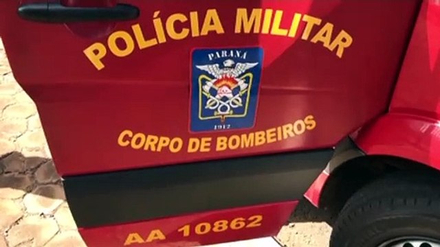 Carros se envolvem em colisão na Avenida Tancredo Neves