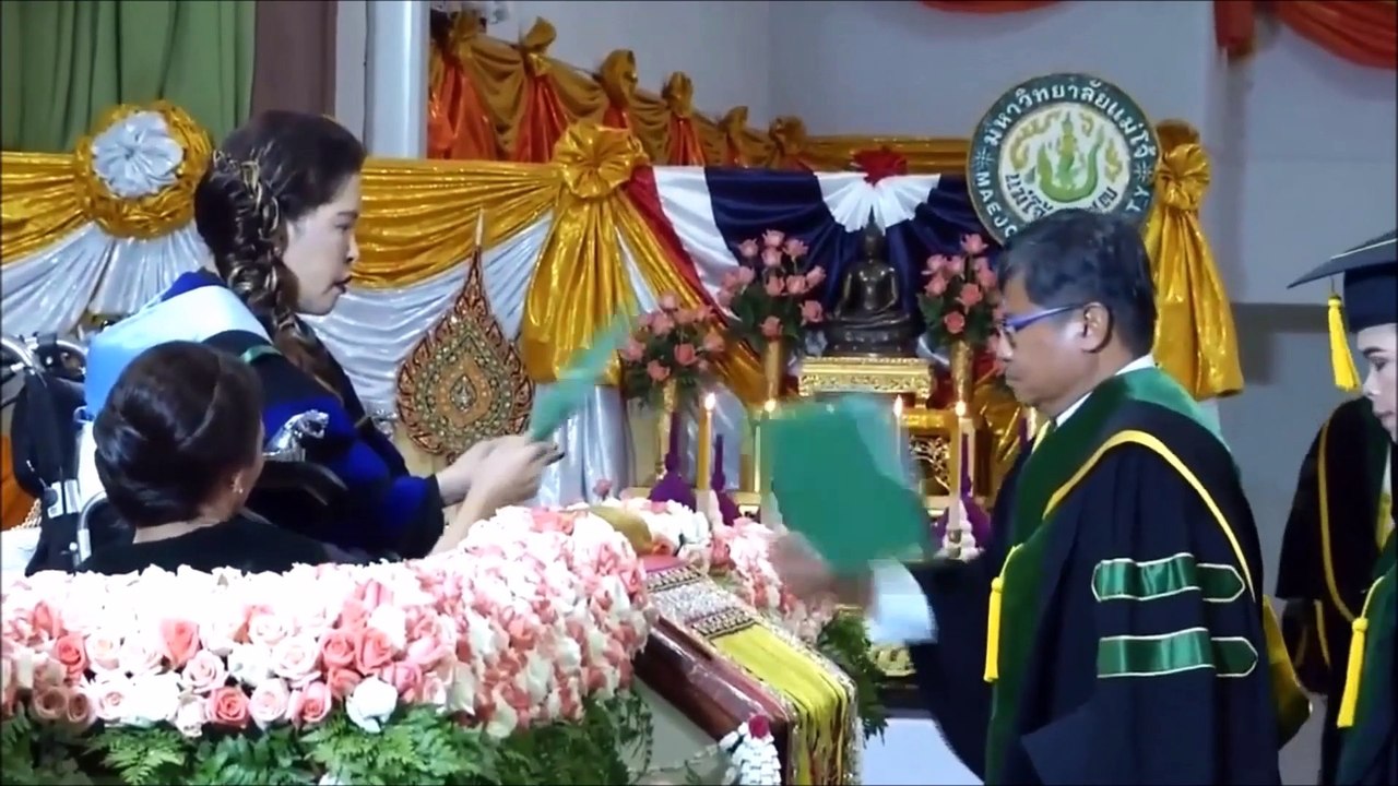 ตกตะลึงกันทั้ง ม.แม่โจ้ ฟ้าหญิงจุฬาภรณ์ฯ ป่วยหนักอาเจียนเป็นเลือด แต่ฝืนพระองค์มาพระราชทานปริญญาบัตร!