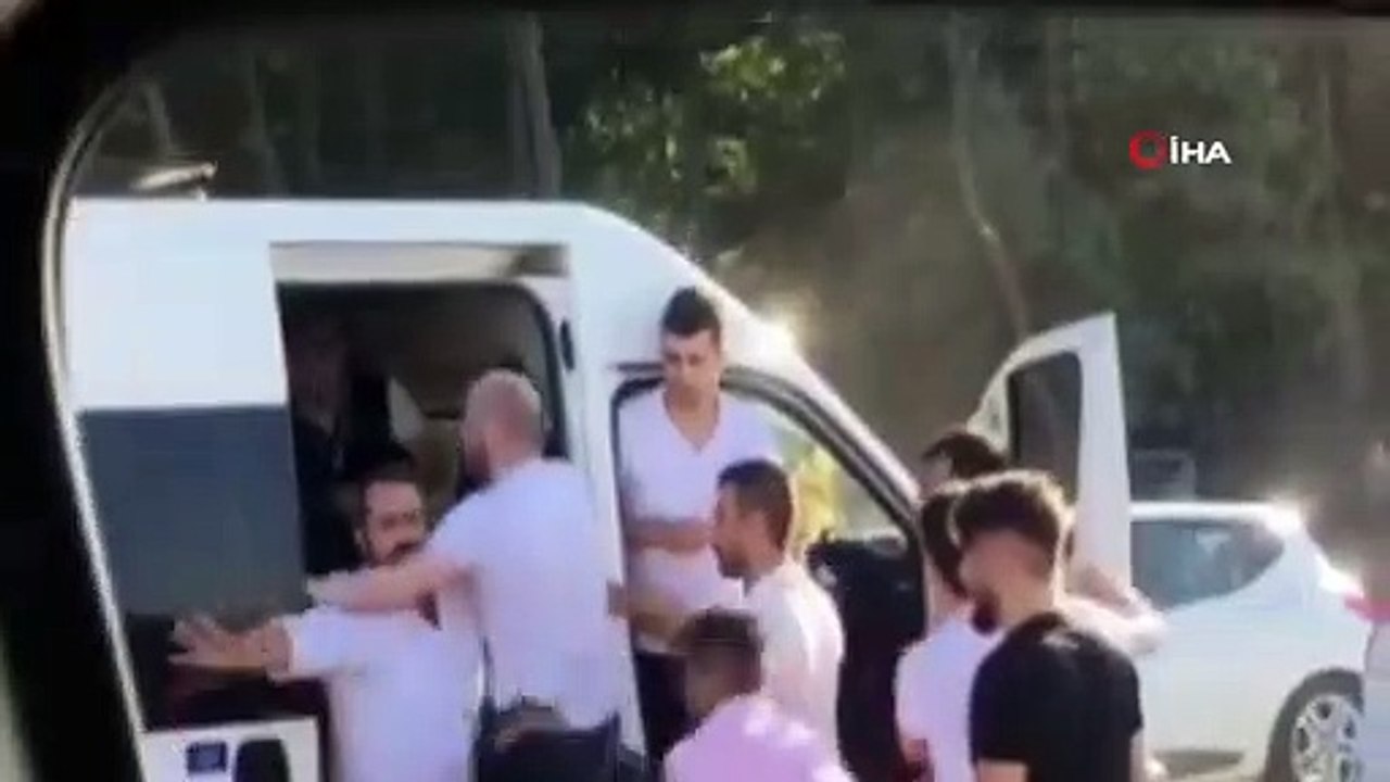 İstanbul Yeni Havalimanı yolunda beyzbol sopalı kavga kamerada
