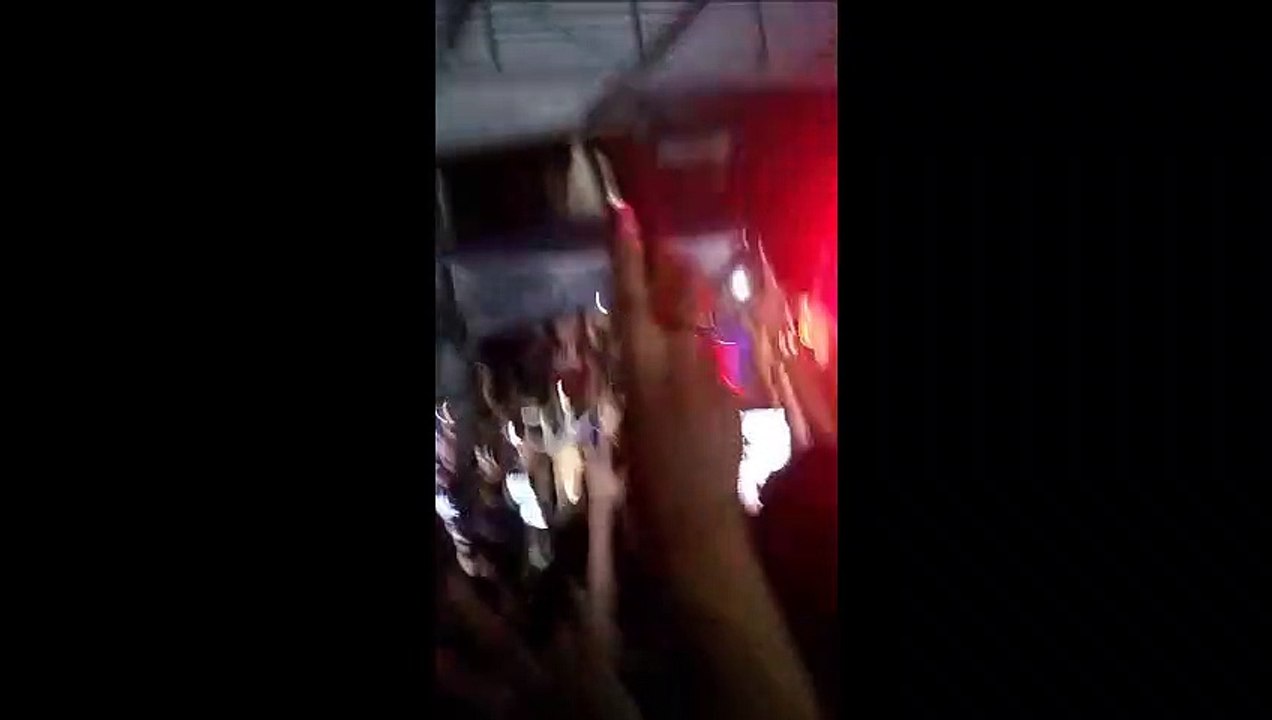 Vídeo mostra indivíduos ostentando armas em baile funk em Vitória