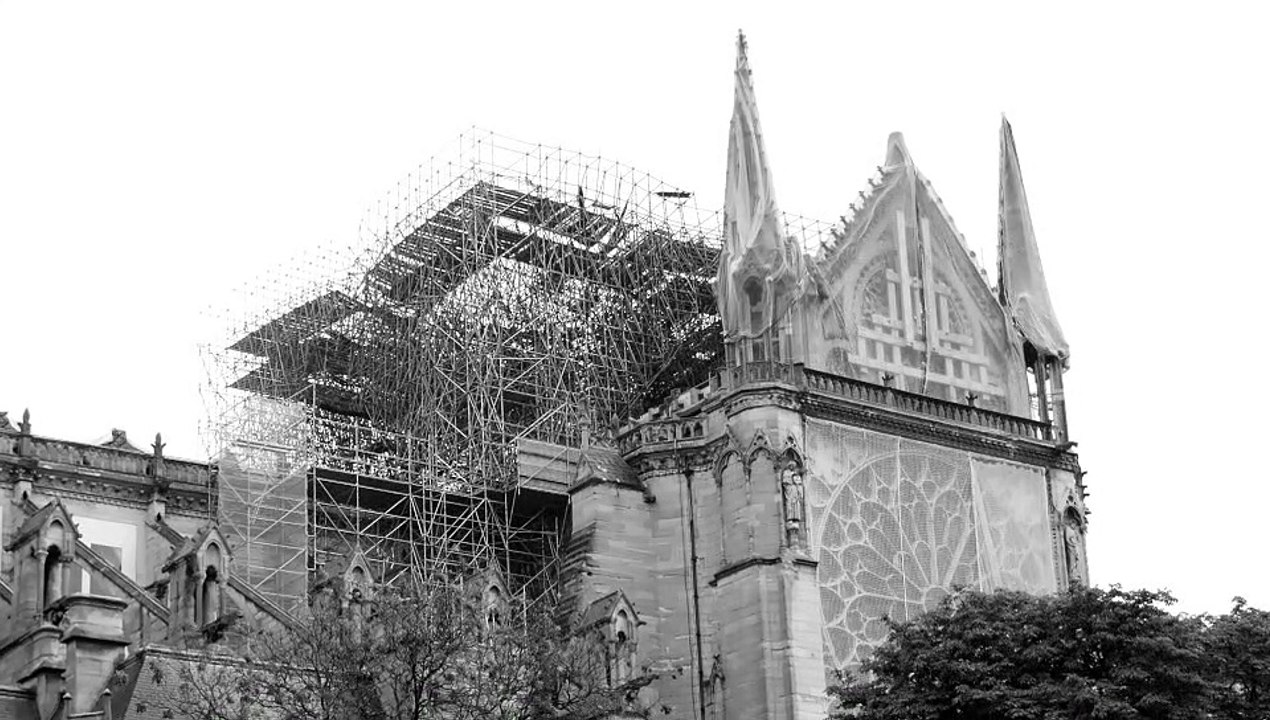 HUGUETTE A NOTRE-DAME (court métrage)