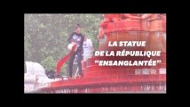 La statue de la République recouverte de faux sang contre les abattoirs