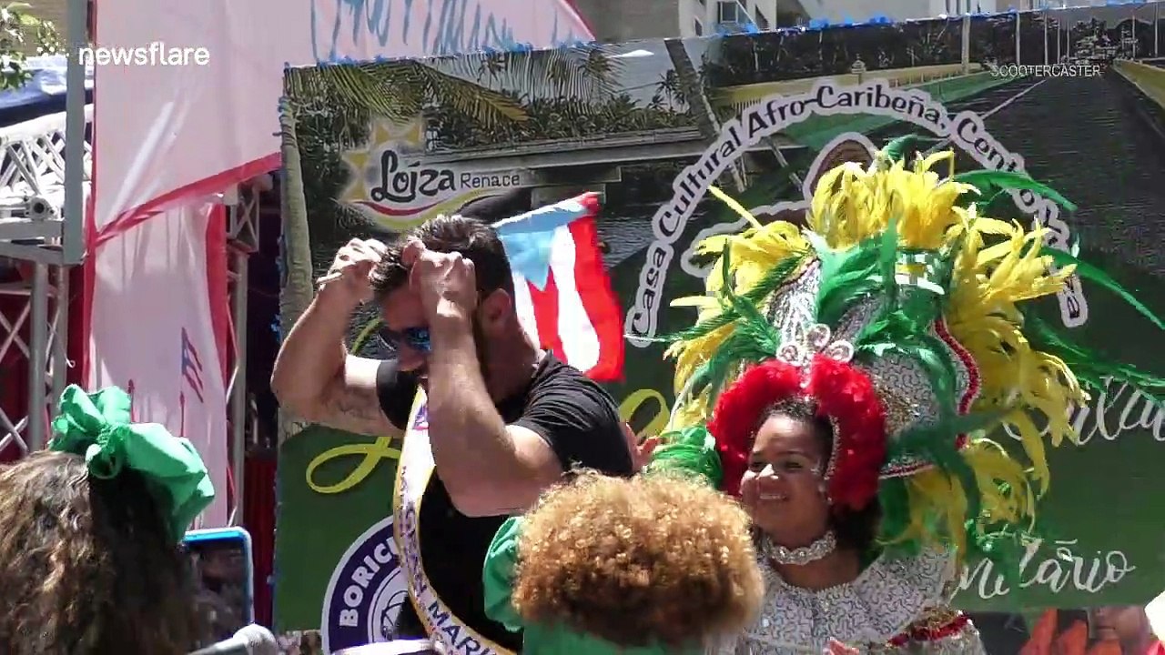 Ricky Martin swarmed by paparazzi after Puerto Rican Day Parade in New York