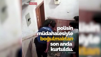 Anne ve kızını polis boğulmaktan son anda kurtardı