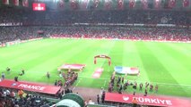 Bakan Kasapoğlu, A Milli Futbol Takımı oyuncularını tebrik etti