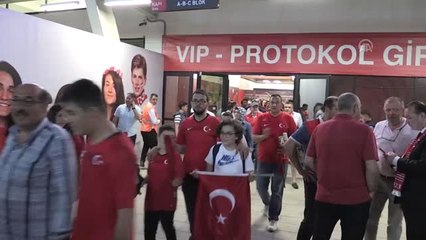 Bakan Kasapoğlu: "Hep birlikte ve tek yürek olarak İzlanda'yı da yeneceğiz"