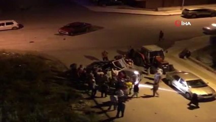 Hafif ticari araç ve otomobil çarpıştı: 4 yaralı