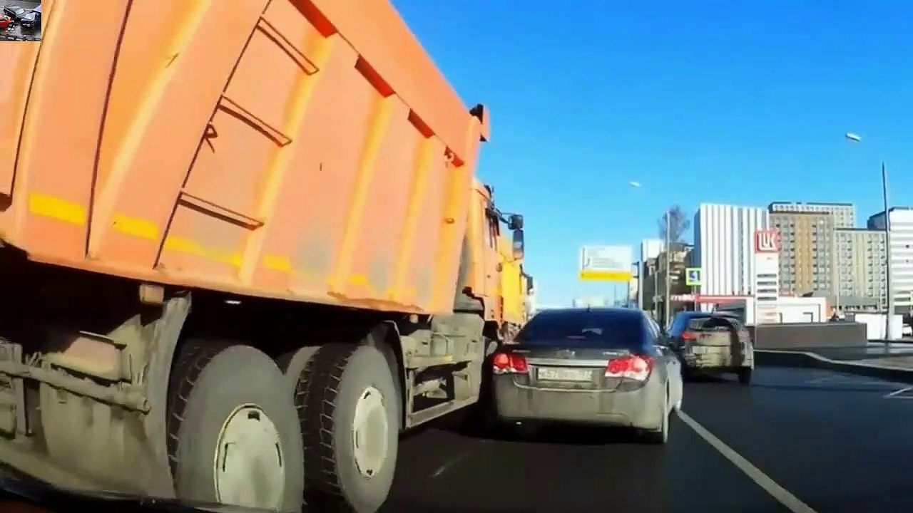 TRUCK CRASH AND FAIL COMPILATION, IDIOT TRUCK DRIVERS 2019(1)
