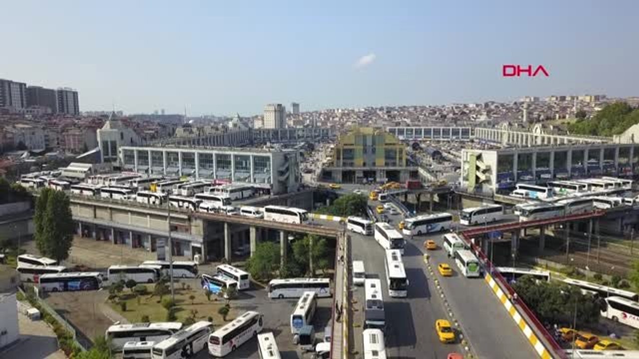 İSTANBUL- 15 TEMMUZ DEMOKRASİ OTOGARI'NDA DÖNÜŞ YOĞUNLUĞU HAVADAN GÖRÜNTÜLENDİ