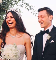 رقص وغناء لمسعود أزويل وزوجته أمينة