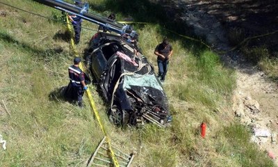 Otomobil köprüden uçtu: 2 ölü, 1 yaralı