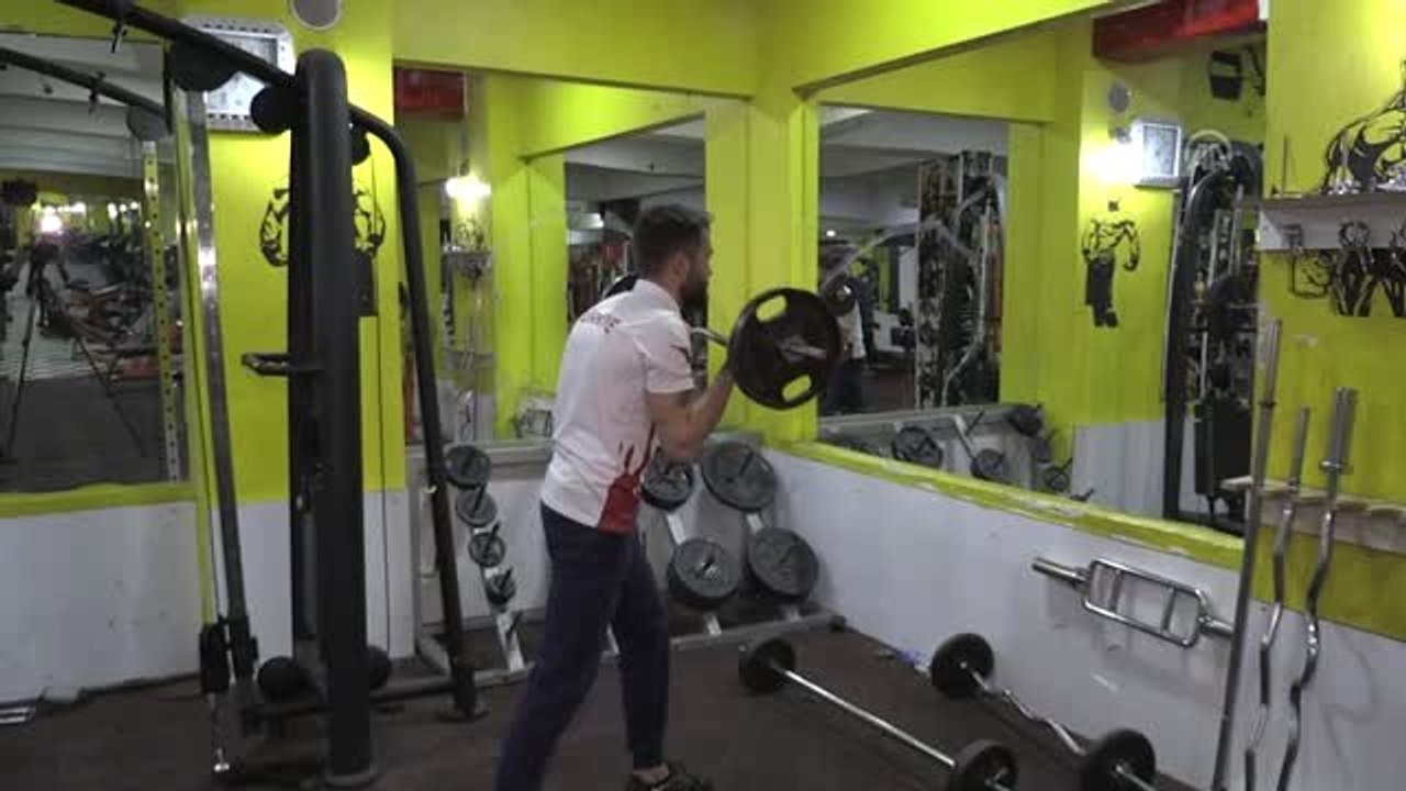 Bilek güreşinde madalyalara abone oldu