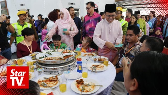 Raya with Sabah CM and state Yang di-Pertua
