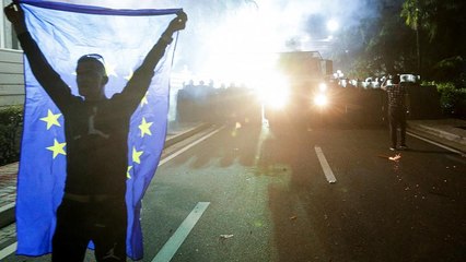 Протесты, несмотря на отмену выборов