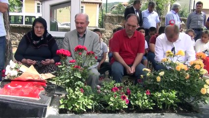 Şehit Aybüke öğretmen mezarı başında anıldı