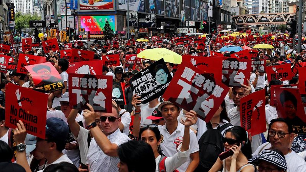 Pas d'extradition vers Pékin : Hong Kong défie la Chine continentale