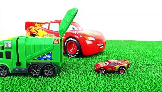 Disney Pixar Lightning McQueen & Mack Turk & Friends fall into the Garbage Truck Spo Spo Movie