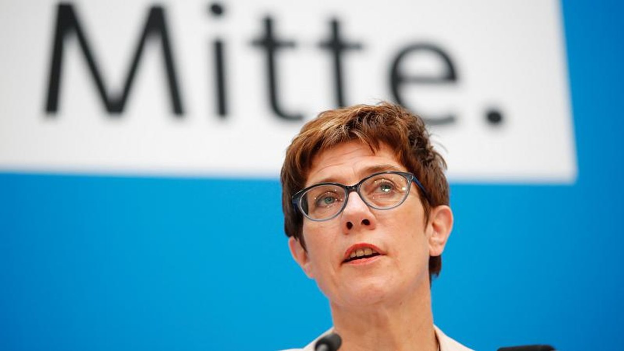 Kramp-Karrenbauer: Grüne Warnung