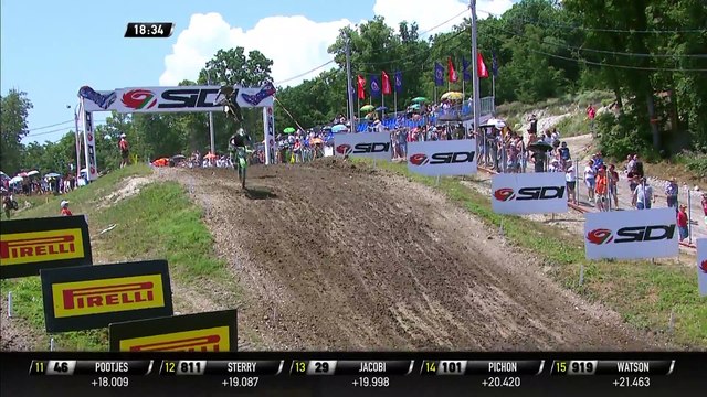 Thomas Olsen passes Darian Sanayei - MX2 Race 1 - Patron MXGP of Russia 2019