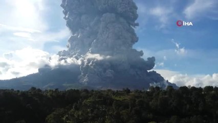 - Sinabung Yanardağı Kül Püskürdü