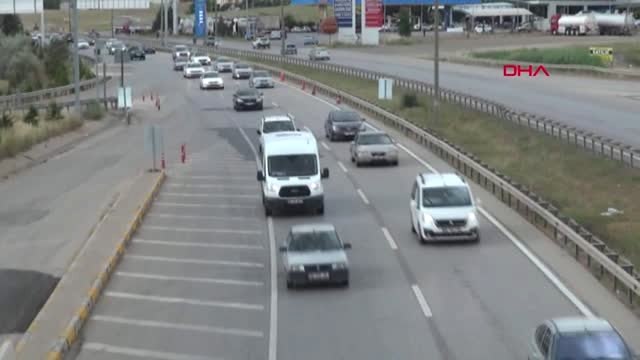KIRIKKALE DÖNÜŞ YOLU TRAFİĞİNDE KIRIKKALE GEÇİŞİNDE YOĞUNLUK