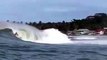 Un bateau vide se fait détruire par une vague en indonésie !