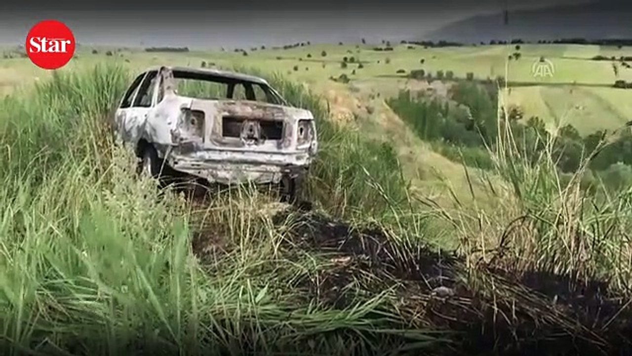 Yanan otomobilden atlayarak kurtuldular