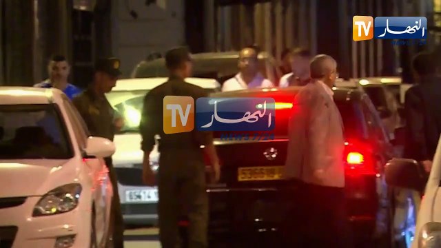 شاهد لحظة خروج أحمد أويحيى من محكمة سيدي امحمد