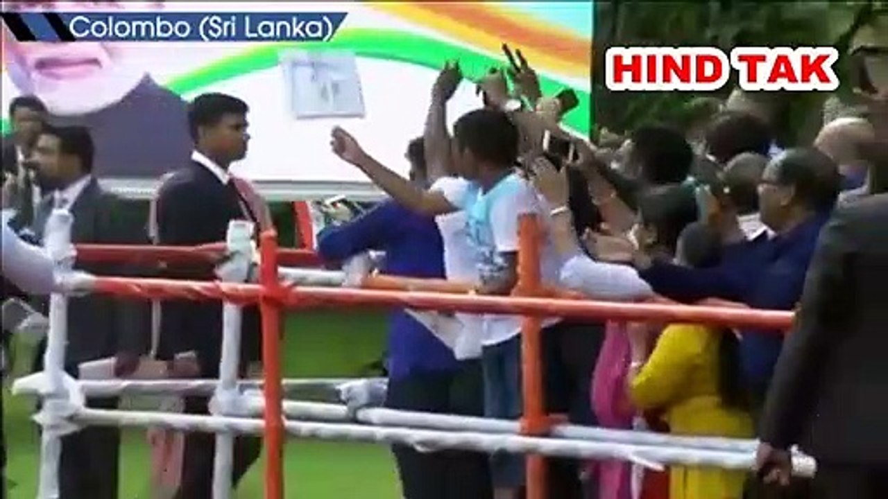 PM Modi greets Indian diaspora after his address at India House in Colombo #pmmodi #Srilanka #Indian