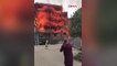 DHA DIŞ - Londra'da yangın: 20 daire kül oldu