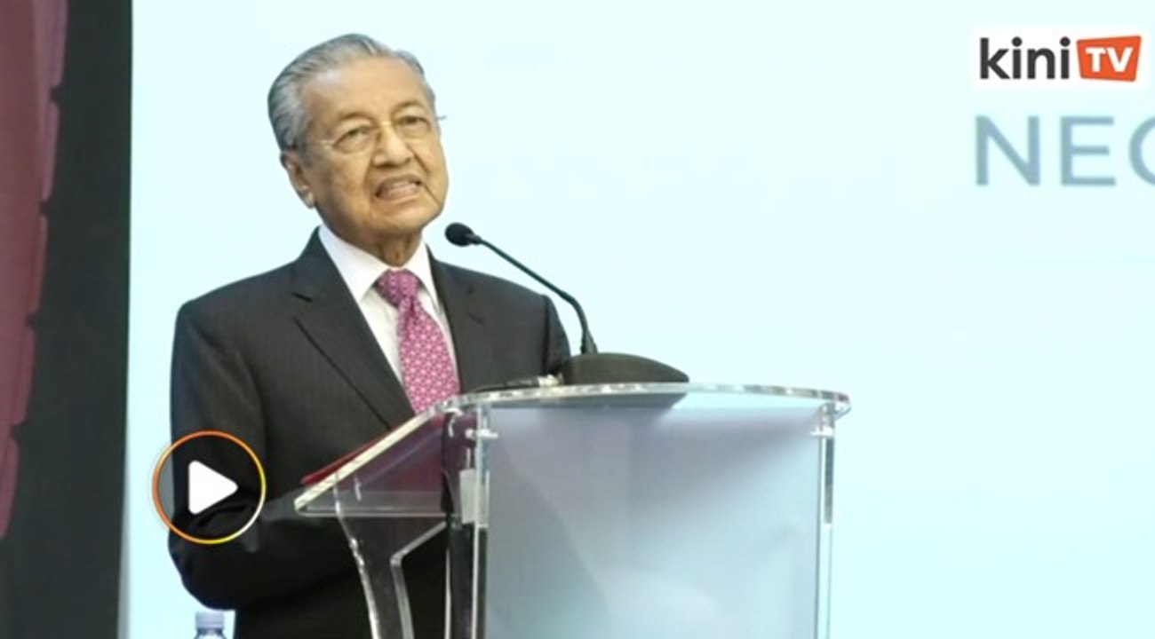 Penjawat awam perlu akur terhadap tindakan dan dasar dibuat oleh kerajaan yang dipimpin - Dr M