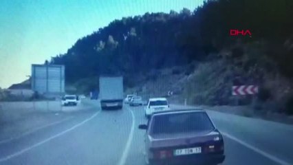 ANTALYA Trafikte makas atan TIR'ın görüntüsü kamerada