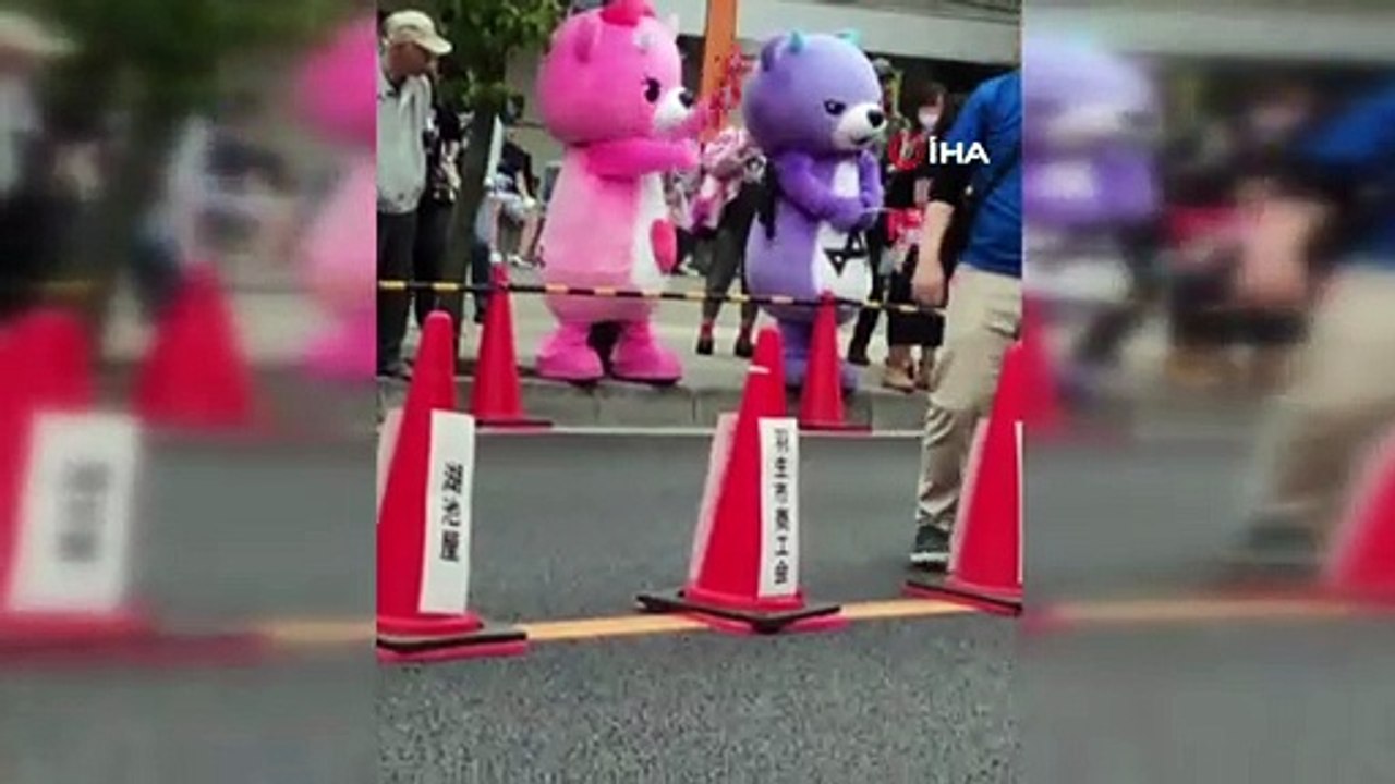 - Japonya'da Ofis Sandalyesi Sürme Yarışması Renkli Görüntülere Sahne Oldu