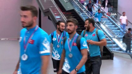 Avrupa’da final oynayan Ragbi Milli Takımı yurda döndü