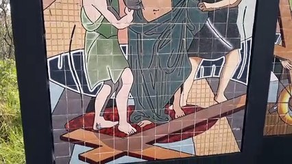 imagem de cristo sendo retidado da cruz