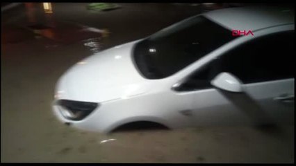 ANKARA Sel suyu dolan otoparkta 40 araç mahsur kaldı