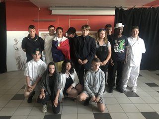 Au collège Fontreyne, les élèves s'inspirent du Louvre pour créer une pièce de théâtre