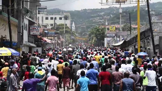 Thousands march in Port-au-Prince to demand president's resignation