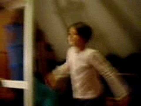 ma sister qui dance la teck-tonik