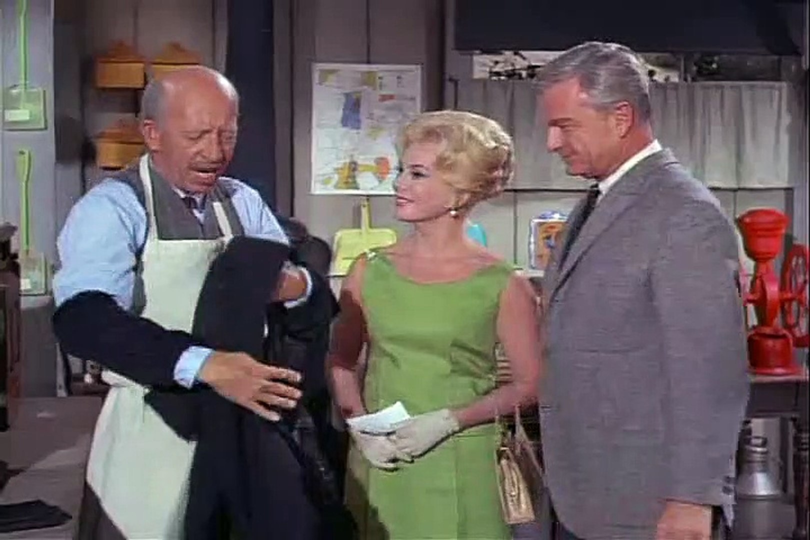 Green Acres  – SE1 – Ep3 –  The Decorator