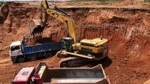 Excavator Loading Trucks(1)
