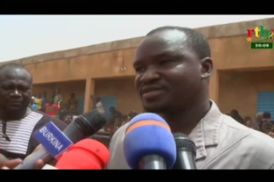 RTB/Visite du Ministre de l’éducation, Stanislas Ouaro aux élèves déplacés du Sahel